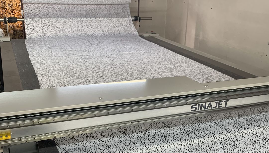 04 Auto-cutting machine.jpg